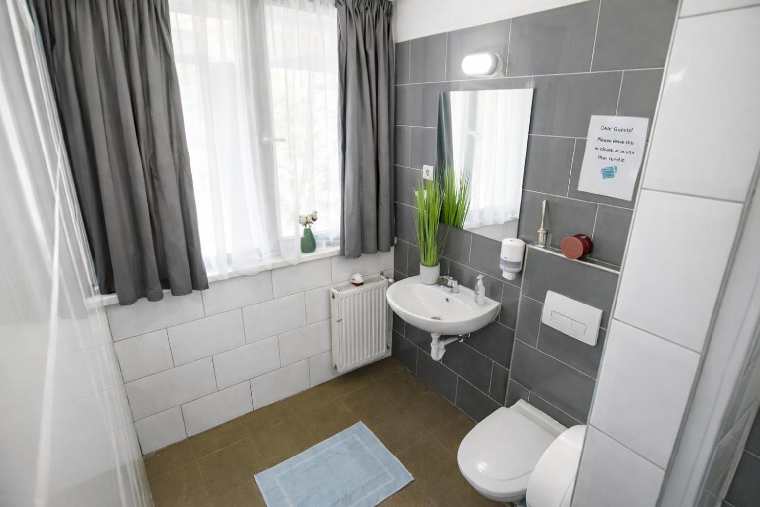 Twin Room Private External Bathroom